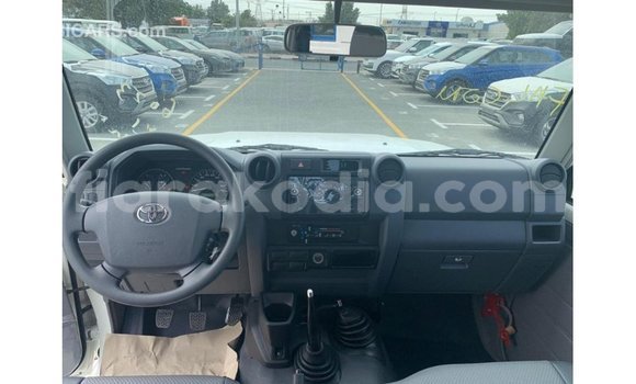 Buy Import Toyota Land Cruiser White Car in Import - Dubai in Diana Buy Import Toyota Land Cruiser White Car in Import - Dubai in Diana