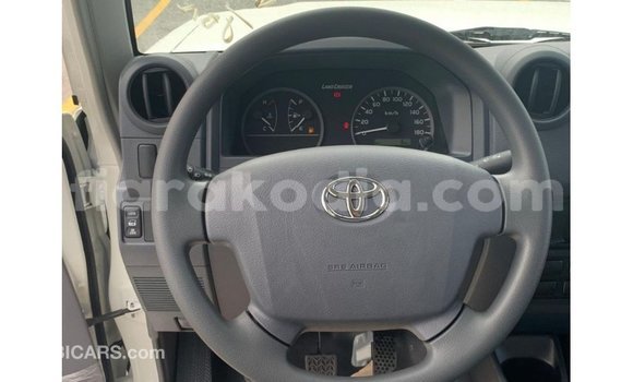 Buy Import Toyota Land Cruiser White Car in Import - Dubai in Diana Buy Import Toyota Land Cruiser White Car in Import - Dubai in Diana