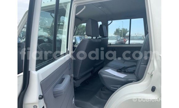 Buy Import Toyota Land Cruiser White Car in Import - Dubai in Diana Buy Import Toyota Land Cruiser White Car in Import - Dubai in Diana