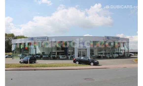 Hividy Toyota Hilux fotsy Car in Import - Dubai in Diana Hividy Toyota Hilux fotsy Car in Import - Dubai in Diana