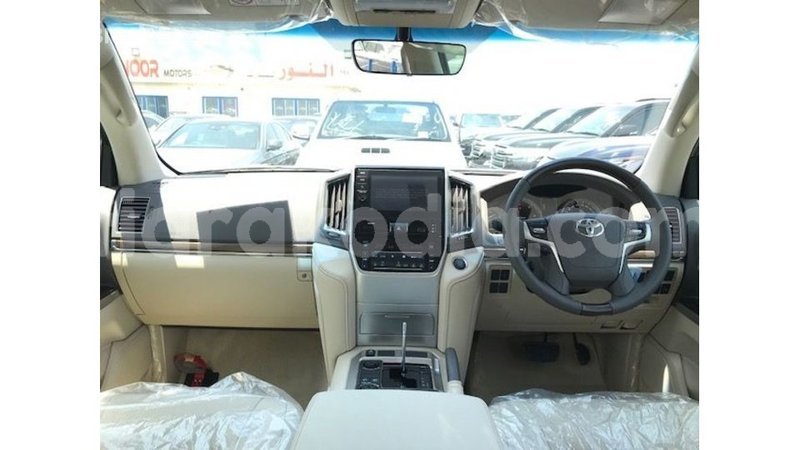 Big with watermark toyota land cruiser diana import dubai 6060