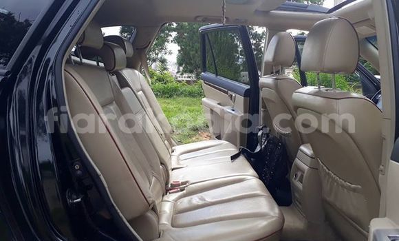 Hividy Hyundai Santa Fe Black Car in Antananarivo in Analamanga Hividy Hyundai Santa Fe Black Car in Antananarivo in Analamanga