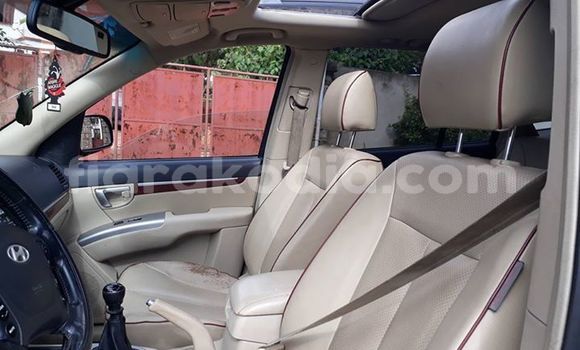 Hividy Hyundai Santa Fe Black Car in Antananarivo in Analamanga Hividy Hyundai Santa Fe Black Car in Antananarivo in Analamanga