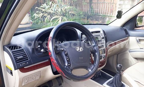 Hividy Hyundai Santa Fe Black Car in Antananarivo in Analamanga Hividy Hyundai Santa Fe Black Car in Antananarivo in Analamanga