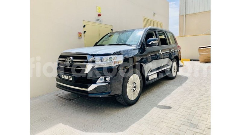 Big with watermark toyota land cruiser diana import dubai 6064