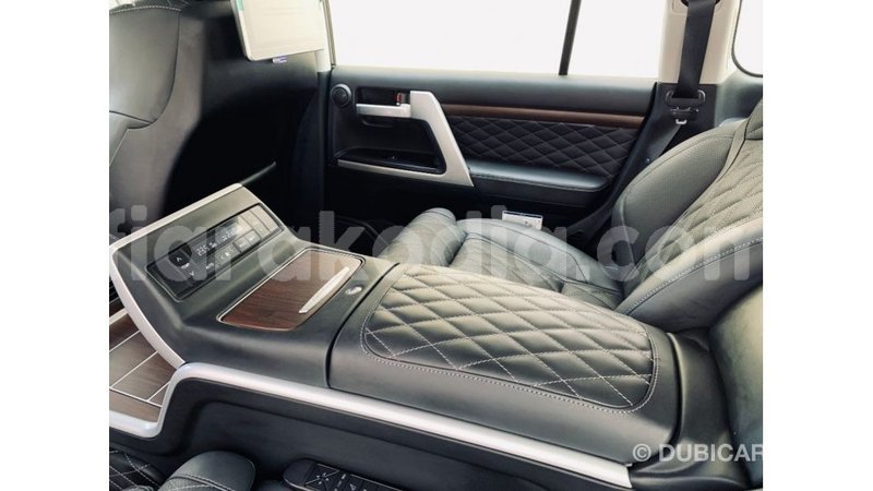 Big with watermark toyota land cruiser diana import dubai 6064