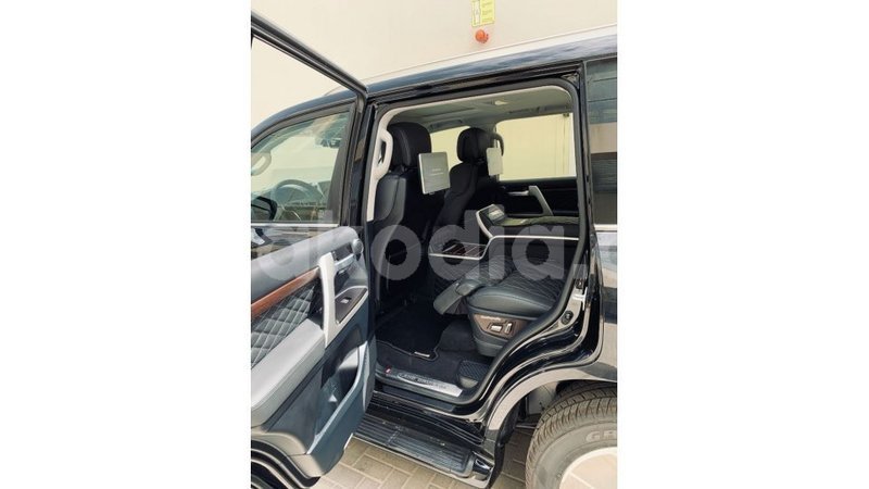 Big with watermark toyota land cruiser diana import dubai 6064