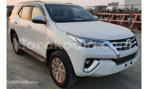 Acheter Import Voiture Toyota Fortuner Blanc à Import - Dubai, Diana Acheter Import Voiture Toyota Fortuner Blanc à Import - Dubai, Diana