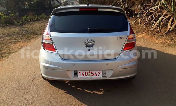 Hividy Hyundai i30 Silver Car in Antananarivo in Analamanga Hividy Hyundai i30 Silver Car in Antananarivo in Analamanga