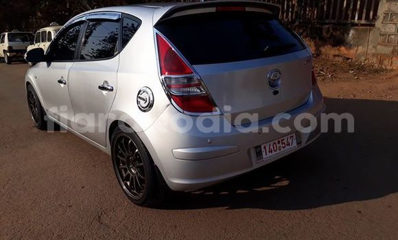 Hividy Hyundai i30 Silver Car in Antananarivo in Analamanga Hividy Hyundai i30 Silver Car in Antananarivo in Analamanga