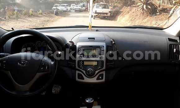 Hividy Hyundai i30 Silver Car in Antananarivo in Analamanga Hividy Hyundai i30 Silver Car in Antananarivo in Analamanga