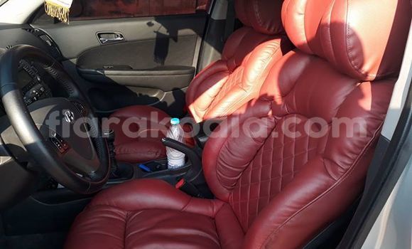 Hividy Hyundai i30 Silver Car in Antananarivo in Analamanga Hividy Hyundai i30 Silver Car in Antananarivo in Analamanga