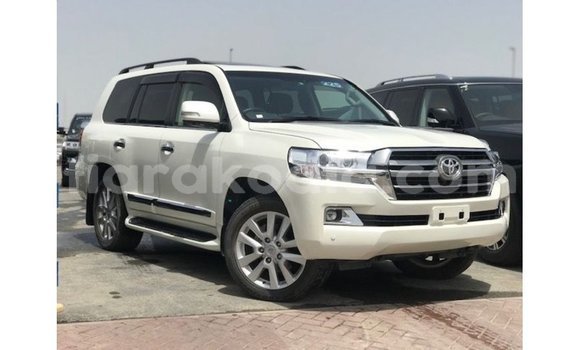 Acheter Import Voiture Toyota Land Cruiser Blanc à Import - Dubai, Diana Acheter Import Voiture Toyota Land Cruiser Blanc à Import - Dubai, Diana
