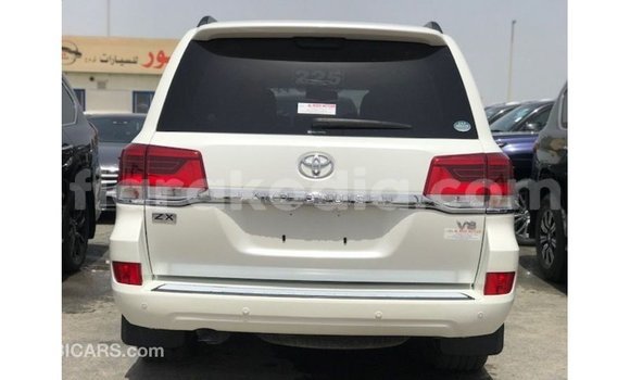 Acheter Import Voiture Toyota Land Cruiser Blanc à Import - Dubai, Diana Acheter Import Voiture Toyota Land Cruiser Blanc à Import - Dubai, Diana