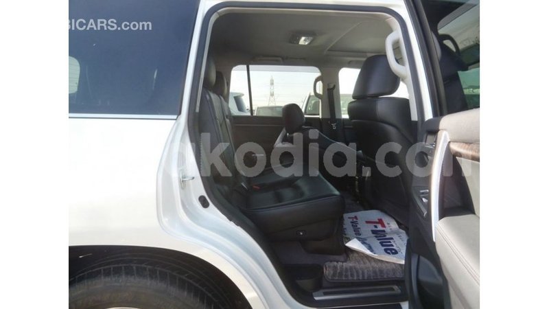 Big with watermark toyota land cruiser diana import dubai 6082