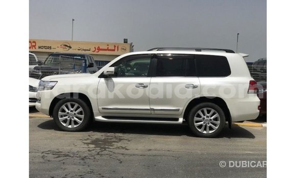 Acheter Import Voiture Toyota Land Cruiser Blanc à Import - Dubai, Diana Acheter Import Voiture Toyota Land Cruiser Blanc à Import - Dubai, Diana