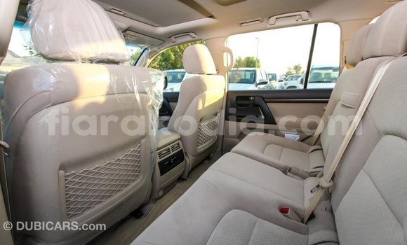 Buy Import Toyota Land Cruiser White Car in Import - Dubai in Diana Buy Import Toyota Land Cruiser White Car in Import - Dubai in Diana