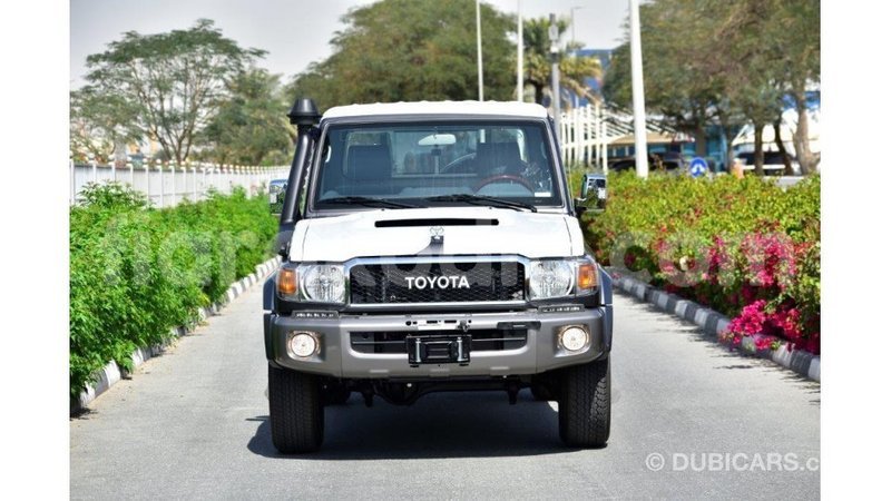 Big with watermark toyota land cruiser diana import dubai 6084