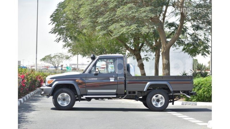 Big with watermark toyota land cruiser diana import dubai 6084