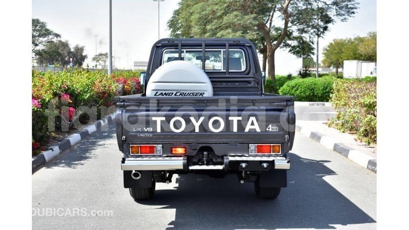 Big with watermark toyota land cruiser diana import dubai 6084