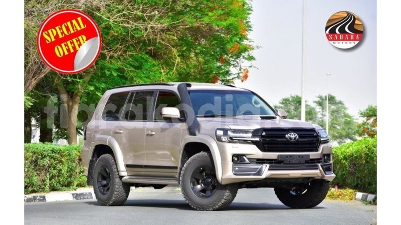 Big with watermark toyota land cruiser diana import dubai 6086