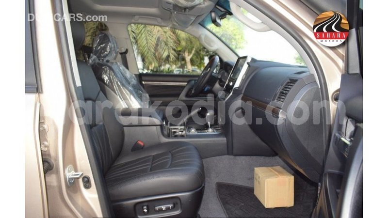 Big with watermark toyota land cruiser diana import dubai 6086