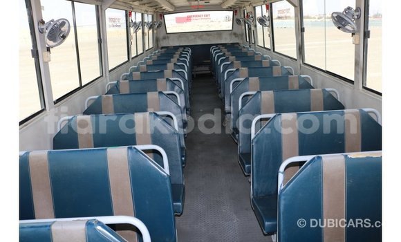 Acheter Import Voiture Tata Xenon Blanc à Import - Dubai, Diana