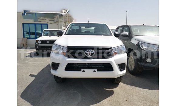 Hividy Toyota Hilux fotsy Car in Import - Dubai in Diana Hividy Toyota Hilux fotsy Car in Import - Dubai in Diana