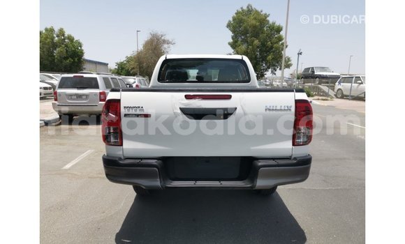 Hividy Toyota Hilux fotsy Car in Import - Dubai in Diana Hividy Toyota Hilux fotsy Car in Import - Dubai in Diana