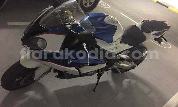 Hividy BMW 3–Series fotsy Car in Ambato Boina in Mahajanga Hividy BMW 3–Series fotsy Car in Ambato Boina in Mahajanga