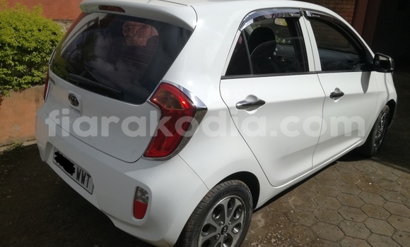 Buy Used Kia Morning White Car in Antananarivo in Analamanga Buy Used Kia Morning White Car in Antananarivo in Analamanga