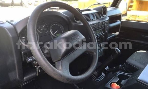 Acheter Occasion Voiture Land Rover Defender Gris à Antananarivo, Analamanga Acheter Occasion Voiture Land Rover Defender Gris à Antananarivo, Analamanga