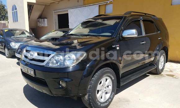 Buy Used Toyota Fortuner Black Car in Antananarivo in Analamanga Buy Used Toyota Fortuner Black Car in Antananarivo in Analamanga