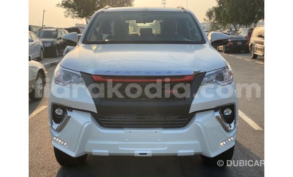 Acheter Import Voiture Toyota Fortuner Blanc à Import - Dubai, Diana Acheter Import Voiture Toyota Fortuner Blanc à Import - Dubai, Diana