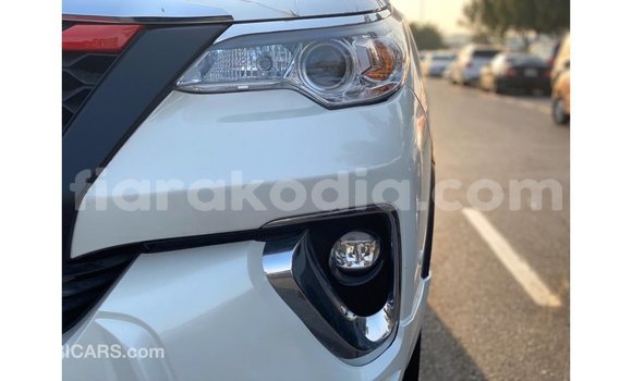 Acheter Import Voiture Toyota Fortuner Blanc à Import - Dubai, Diana Acheter Import Voiture Toyota Fortuner Blanc à Import - Dubai, Diana