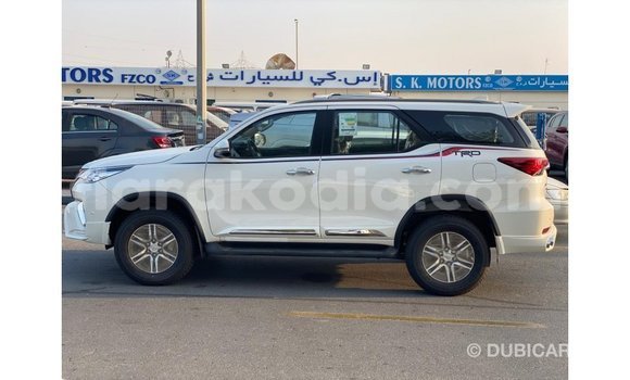Acheter Import Voiture Toyota Fortuner Blanc à Import - Dubai, Diana Acheter Import Voiture Toyota Fortuner Blanc à Import - Dubai, Diana