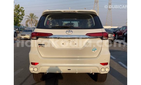 Acheter Import Voiture Toyota Fortuner Blanc à Import - Dubai, Diana Acheter Import Voiture Toyota Fortuner Blanc à Import - Dubai, Diana