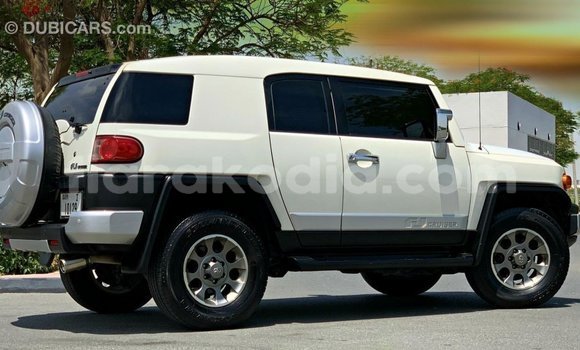 Hividy Toyota FJ Cruiser fotsy Car in Import - Dubai in Diana Hividy Toyota FJ Cruiser fotsy Car in Import - Dubai in Diana
