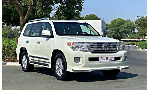 Hividy Toyota Land Cruiser fotsy Car in Import - Dubai in Diana Hividy Toyota Land Cruiser fotsy Car in Import - Dubai in Diana
