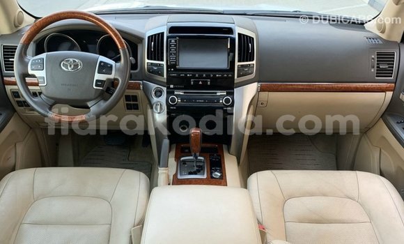 Hividy Toyota Land Cruiser fotsy Car in Import - Dubai in Diana Hividy Toyota Land Cruiser fotsy Car in Import - Dubai in Diana
