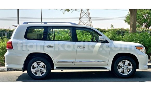 Hividy Toyota Land Cruiser fotsy Car in Import - Dubai in Diana Hividy Toyota Land Cruiser fotsy Car in Import - Dubai in Diana