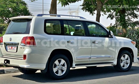 Hividy Toyota Land Cruiser fotsy Car in Import - Dubai in Diana Hividy Toyota Land Cruiser fotsy Car in Import - Dubai in Diana