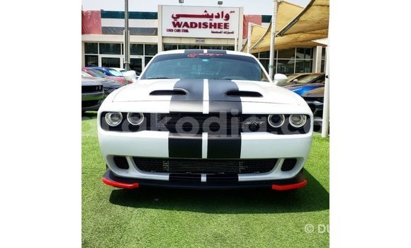 Acheter Import Voiture Dodge Challenger Blanc à Import - Dubai, Diana Acheter Import Voiture Dodge Challenger Blanc à Import - Dubai, Diana