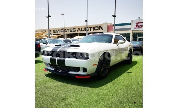 Acheter Import Voiture Dodge Challenger Blanc à Import - Dubai, Diana Acheter Import Voiture Dodge Challenger Blanc à Import - Dubai, Diana