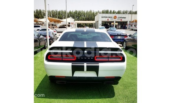 Acheter Import Voiture Dodge Challenger Blanc à Import - Dubai, Diana Acheter Import Voiture Dodge Challenger Blanc à Import - Dubai, Diana