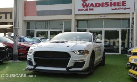 Acheter Import Voiture Ford Mustang Blanc à Import - Dubai, Diana Acheter Import Voiture Ford Mustang Blanc à Import - Dubai, Diana