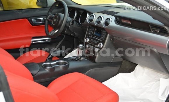 Acheter Import Voiture Ford Mustang Blanc à Import - Dubai, Diana Acheter Import Voiture Ford Mustang Blanc à Import - Dubai, Diana