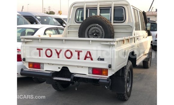 Hividy Toyota Land Cruiser fotsy Car in Import - Dubai in Diana Hividy Toyota Land Cruiser fotsy Car in Import - Dubai in Diana
