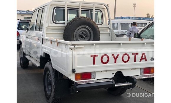 Hividy Toyota Land Cruiser fotsy Car in Import - Dubai in Diana Hividy Toyota Land Cruiser fotsy Car in Import - Dubai in Diana