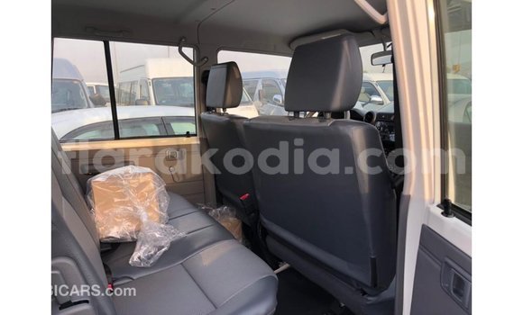 Hividy Toyota Land Cruiser fotsy Car in Import - Dubai in Diana Hividy Toyota Land Cruiser fotsy Car in Import - Dubai in Diana